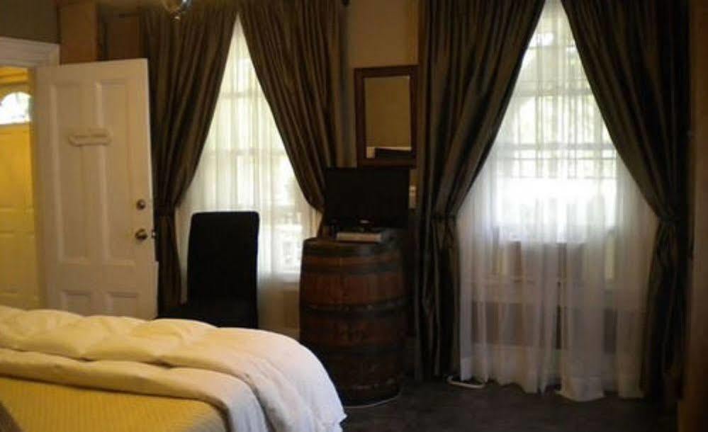 The Thistle Inn Бутбей-Харбор Экстерьер фото